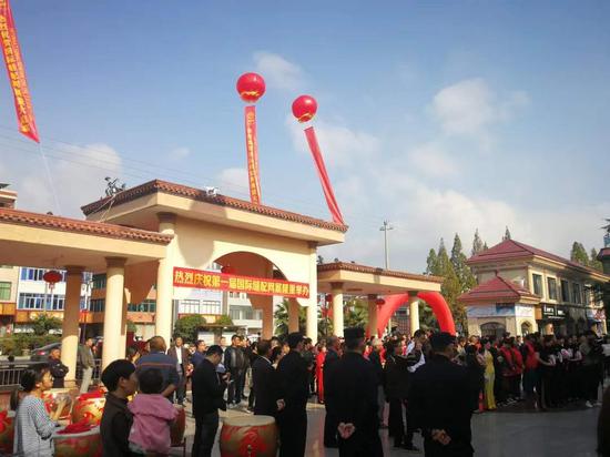 第一屆國際縫配網(wǎng)展啟動(dòng)儀式現(xiàn)場。東陽宣傳部提供